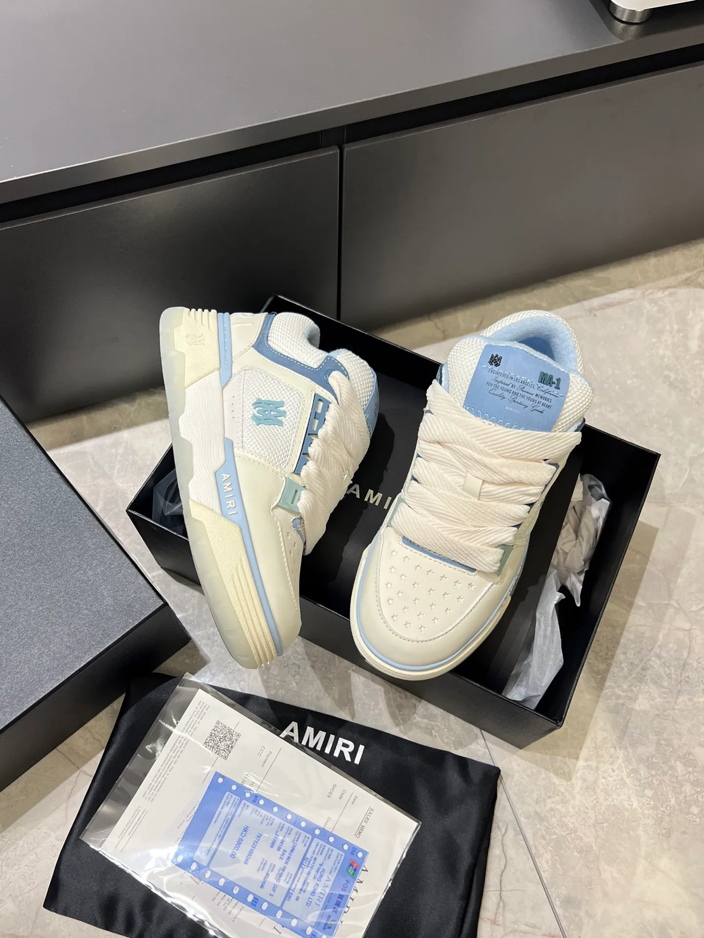Men's shoes 💰p680 [AMIRI] 2025 spring and summer series new sneakers, new 🆕 bread shoes, bread shoes have a very special big tongue design, thickened outsole, rounded toe, oversized rubber sole and perforated star details, whoever wears them will look better! The appearance is responsible, the feet are retro and handsome! Size: 38-45